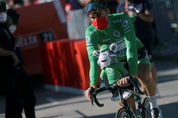 'Hulk' Jakobsen se regala un triplete en La Vuelta