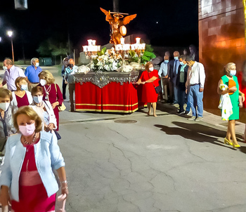 Navacerrada saca en procesión a San Miguel
