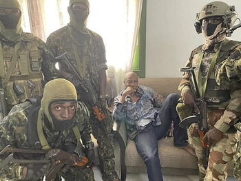 Militares golpistas detienen al presidente de Guinea
