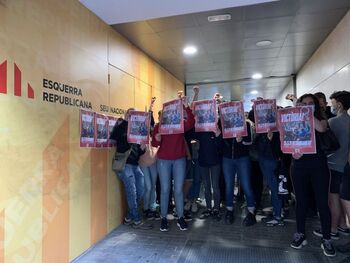 Ocupan la sede de ERC en Barcelona en protesta por un desahucio