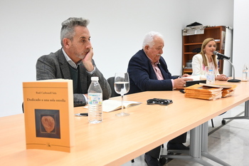 Raúl Carbonell presenta su último poemario en La Confianza