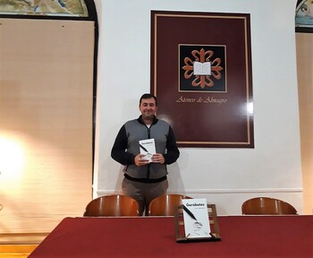 Justo Fernández presenta su libro de poesía ‘Garabatos’