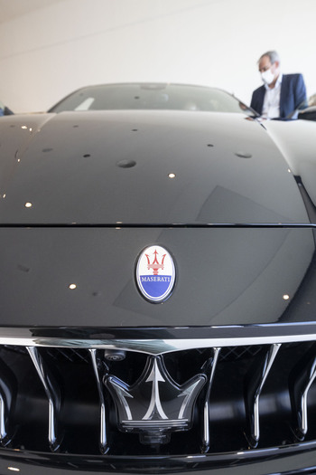 Vuelven al juzgado acusados de estafar en venta de un Maserati