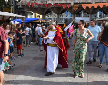 Un mercado medieval para celebrar el Día Mundial del Turismo