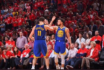 Curry rescata a los Warriors para empatar las Finales
