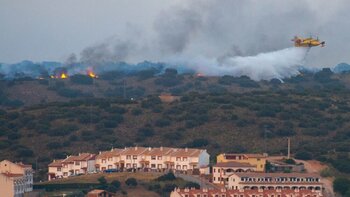 El fuego arrasa unas 3.200 hectáreas en un solo día