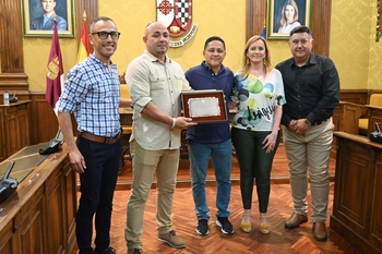 Valdepeñas recibe al presidente de la Federación Cubana