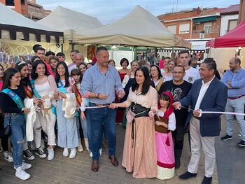 Malagón inaugura un Mercado Teresiano en la Plaza del Remedio