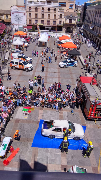 Protección Civil exhibe medios en la plaza Mayor y el Prado