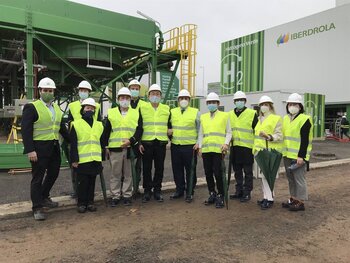 Una delegación japonesa visita la planta de hidrógeno verde