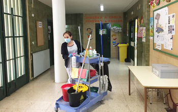 Abierta la bolsa de refuerzo de limpieza en centros educativos