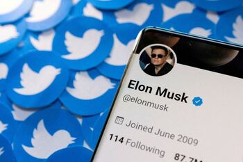 Musk recula y compra Twitter por 44.000 millones de dólares