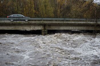 Efraín provoca inundaciones y cortes de vías en toda España