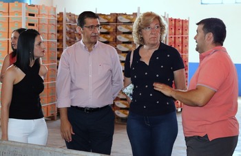 Caballero muestra apoyo a la industria del melón en Membrilla