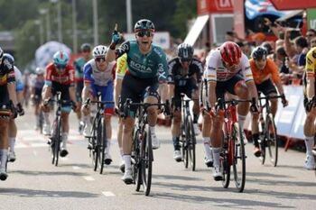 Bennett alarga su racha triunfal en la Vuelta