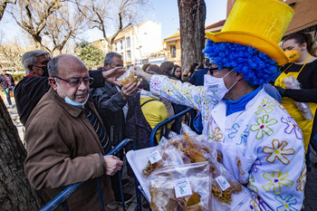 La fruta en sartén pone el sabor al Carnaval churriego