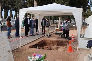 En marcha la exhumación de una nueva fosa de represaliados