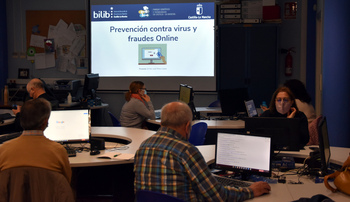 La OMIC imparte un taller sobre los fraudes 'online'