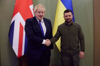 Johnson se reúne por sorpresa con Zelenski en Kiev