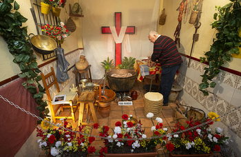 Tradición cristiana y ritos en torno a la Cruz de Mayo