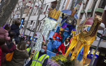 Los Reyes Magos reparten magia e ilusión en la capital