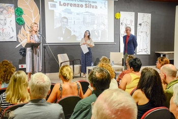 Lorenzo Silva homenajea a Pavón en un encuentro literario