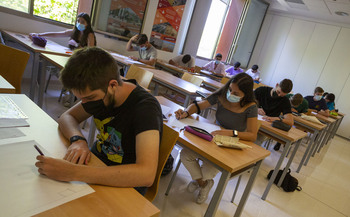 UCLM recomienda el uso de mascarillas en aulas y laboratorios