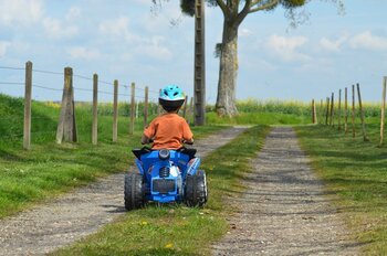 Investigan la 'fuga en moto' de dos niños de una guardería