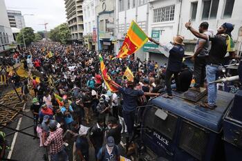 Los manifestantes de Sri Lanka asaltan la residencia presidencial