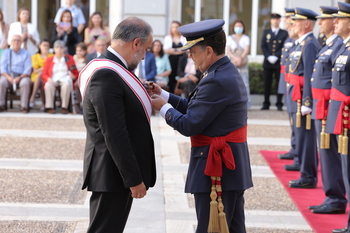El rector de UCLM recibe la Gran Cruz del Mérito Aeronáutico