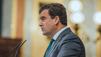 Vox pide la destitución de Garzón