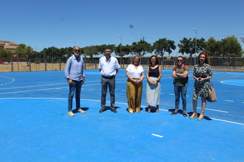 Junta realiza obras en pistas polideportivas de dos colegios