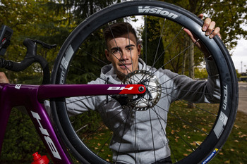 Isaac Cantón anuncia que se retira del ciclismo profesional