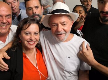 Bolsonaro y Lula madrugan para depositar su voto