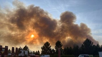 CLM envía 40 personas y 10 medios a Cáceres por el incendio