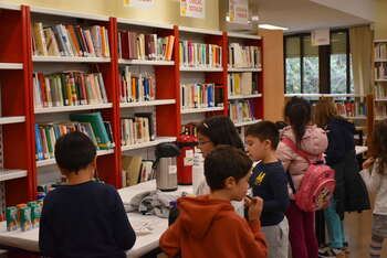 Encuentro intergeneracional de lectores en la biblioteca