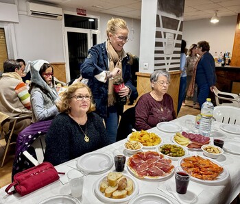 Los mayores de Las Casas despiden el año con una merienda-cena