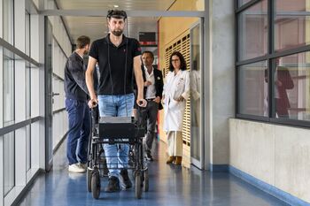 La Inteligencia Artificial permite volver andar a un parapléjico