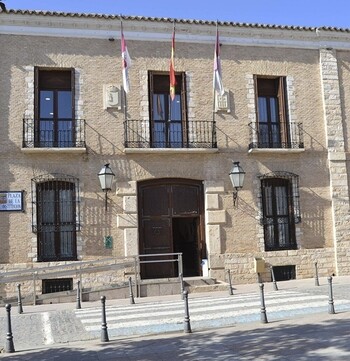 El PP afea al alcalde de Villarrubia que contrate a su hijo