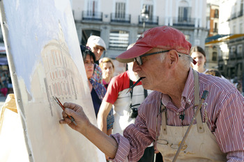 Antonio López vuelve a pintar en la Puerta del Sol de Madrid