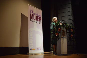 Dolores Fernández-Calvillo, galardonada con el Premio Mujer
