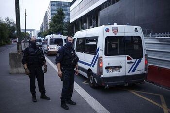 Disturbios en París tras morir un menor a manos de la Policía