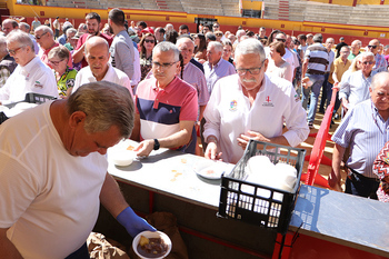 El Club Taurino ‘Almodóvar’ reúne a 450 personas en su comida