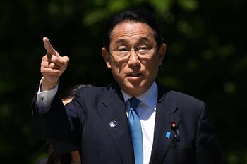 El primer ministro de Japón, evacuado por una explosión