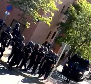 Desalojan a varios okupas de Joan Miró con presencia policial