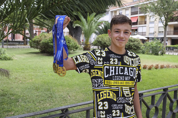 Alberto Madrid, marca nacional de 200 mariposa de 13 años