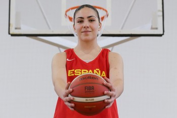 Alba Caballero, campeona con la selección U18
