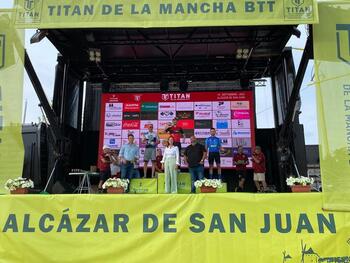 Yuste felicita a los participantes de la Titán de La Mancha