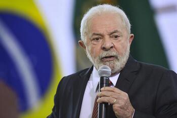 Lula destituye al jefe del Ejército de Brasil