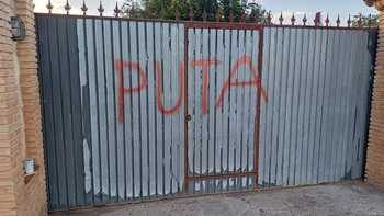 El PP condena la pintada en la casa de la edil de Vox